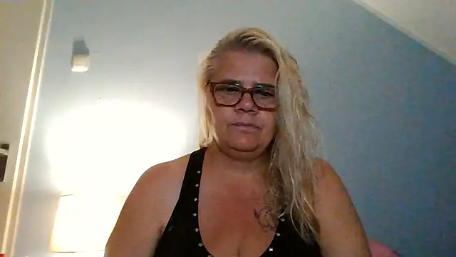 hotladymoon online show from July 2026 08:52:02 PM