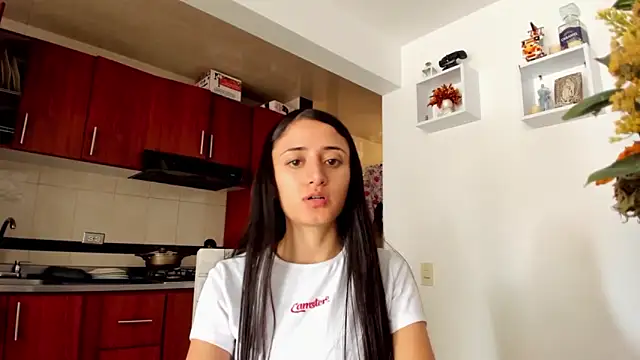 Snapshot of _Caroliinee_ chatting on February 2025 06:31:01 PM Caroliinee online show from February 2025 06:31:01 PM