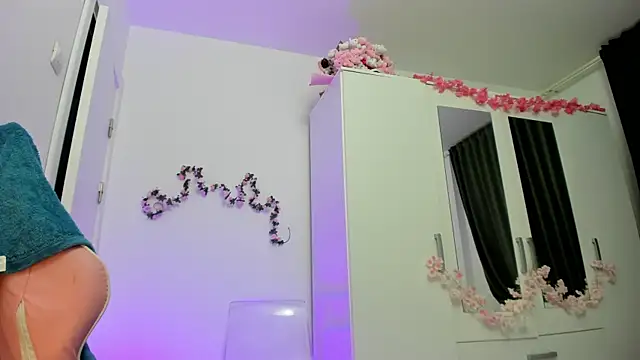 KaylaLaine online show from September 2025 06:13:01 AM