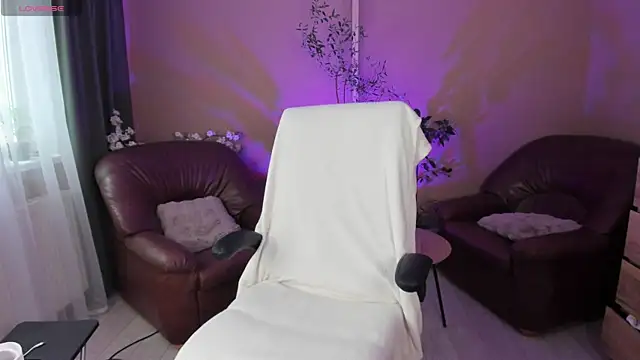 KaylaLaine online show from June 2026 07:39:01 AM