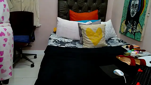 Brunettedevon33 online show from July 2026 07:16:01 PM