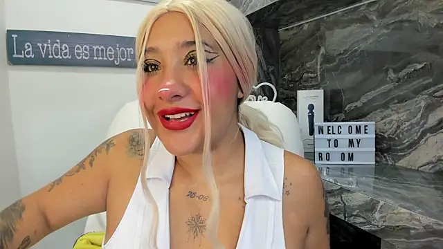 miss danika online show from November 2025 11:09:01 AM