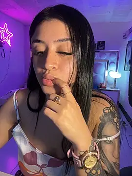 lucianaroy online show from May 2026 04:37:01 PM