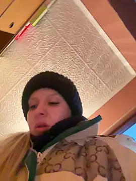 Snapshot of LikaCat chatting on December 2024 04:12:02 AM LikaCat online show from December 2024 04:12:02 AM