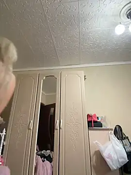 Snapshot of LikaCat chatting on December 2024 03:14:02 AM LikaCat online show from December 2024 03:14:02 AM