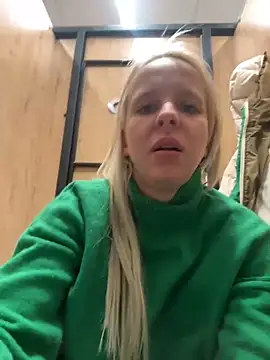 Snapshot of LikaCat chatting on December 2024 07:14:01 AM LikaCat online show from December 2024 07:14:01 AM