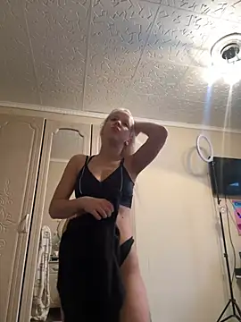 Snapshot of LikaCat chatting on January 2025 04:04:01 AM LikaCat online show from January 2025 04:04:01 AM