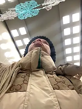 Snapshot of LikaCat chatting on January 2025 04:08:01 AM LikaCat online show from January 2025 04:08:01 AM