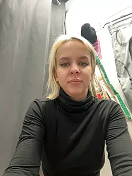 Snapshot of LikaCat chatting on January 2025 07:24:01 AM LikaCat online show from January 2025 07:24:01 AM