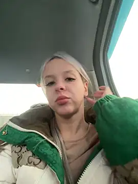 Snapshot of LikaCat chatting on January 2025 04:00:01 AM LikaCat online show from January 2025 04:00:01 AM