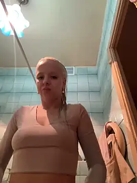 Snapshot of LikaCat chatting on January 2025 04:10:02 AM LikaCat online show from January 2025 04:10:02 AM