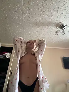 Snapshot of LikaCat chatting on January 2025 04:10:01 AM LikaCat online show from January 2025 04:10:01 AM