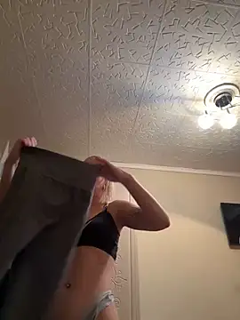 Snapshot of LikaCat chatting on January 2025 04:06:01 AM LikaCat online show from January 2025 04:06:01 AM