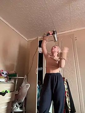 Snapshot of LikaCat chatting on February 2025 04:14:02 AM LikaCat online show from February 2025 04:14:02 AM