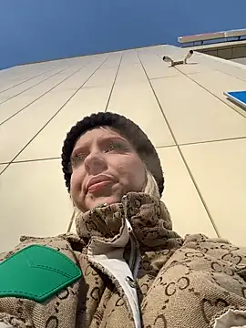 Snapshot of LikaCat chatting on February 2025 06:33:01 AM LikaCat online show from February 2025 06:33:01 AM