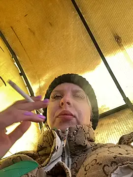 Snapshot of LikaCat chatting on February 2025 06:06:01 AM LikaCat online show from February 2025 06:06:01 AM