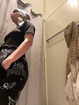 Snapshot of LikaCat chatting on February 2025 06:07:02 AM LikaCat online show from February 2025 06:07:02 AM