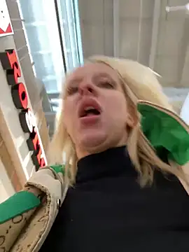 Snapshot of LikaCat chatting on February 2025 07:11:01 AM LikaCat online show from February 2025 07:11:01 AM