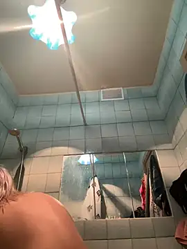 Snapshot of LikaCat chatting on February 2025 02:03:02 AM LikaCat online show from February 2025 02:03:02 AM