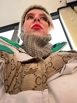 Snapshot of LikaCat chatting on February 2025 04:20:01 AM LikaCat online show from February 2025 04:20:01 AM