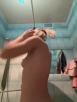 Snapshot of LikaCat chatting on March 2025 03:54:01 AM LikaCat online show from March 2025 03:54:01 AM