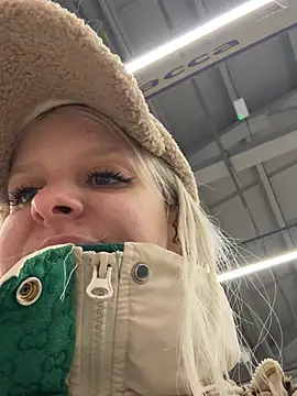 Snapshot of LikaCat chatting on March 2025 07:08:02 AM LikaCat online show from March 2025 07:08:02 AM