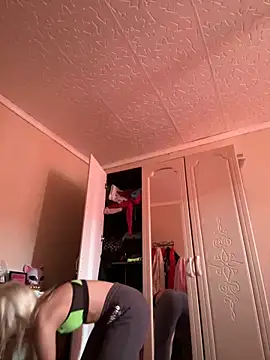 Snapshot of LikaCat chatting on March 2025 04:14:01 AM LikaCat online show from March 2025 04:14:01 AM