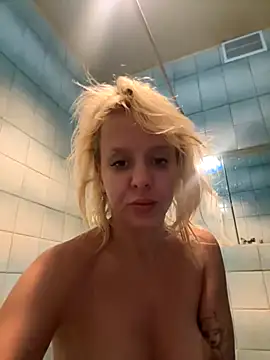 Snapshot of LikaCat chatting on September 2025 03:06:01 AM LikaCat online show from September 2025 03:06:01 AM