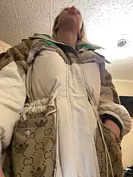 Snapshot of LikaCat chatting on October 2025 04:19:02 AM LikaCat online show from October 2025 04:19:02 AM