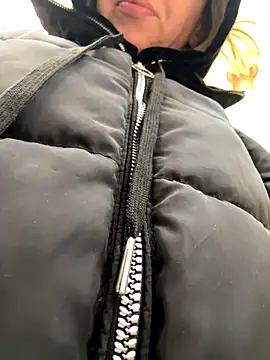 Snapshot of LikaCat chatting on October 2025 03:59:02 AM LikaCat online show from October 2025 03:59:02 AM