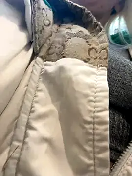 Snapshot of LikaCat chatting on October 2025 04:22:01 AM LikaCat online show from October 2025 04:22:01 AM