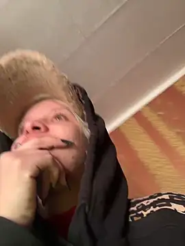 Snapshot of LikaCat chatting on October 2025 03:18:02 AM LikaCat online show from October 2025 03:18:02 AM