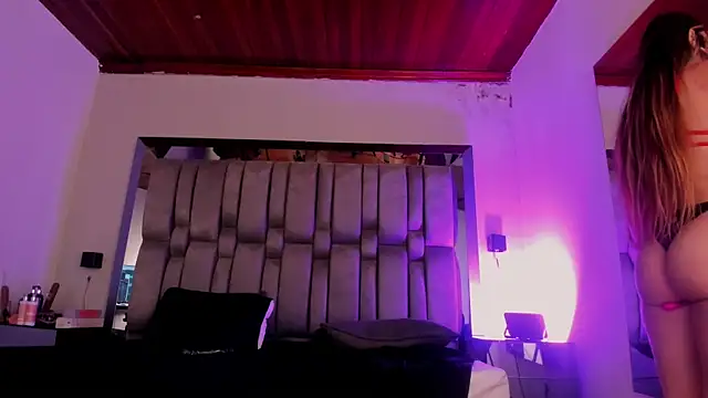 NikkySmiith online show from May 2026 04:04:02 PM