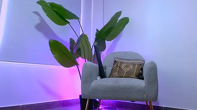 Snapshot of Sara_ow chatting on February 2026 07:47:02 PM Sara ow online show from February 2026 07:47:02 PM