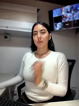 MarianaBenz online show from May 2026 12:30:02 AM