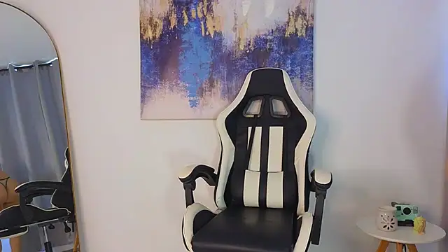 KristennBlue online show from November 2025 02:17:02 PM