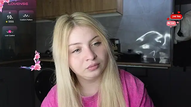 shy blondiee online show from April 2026 07:25:02 PM