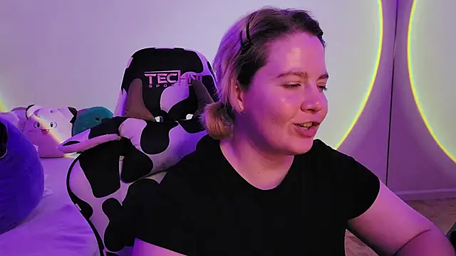 Snapshot of InternetFairy_XO chatting on December 2024 09:31:02 PM InternetFairy XO online show from December 2024 09:31:02 PM