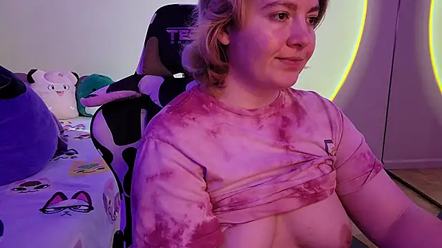 Snapshot of InternetFairy_XO chatting on January 2025 09:13:02 AM InternetFairy XO online show from January 2025 09:13:02 AM