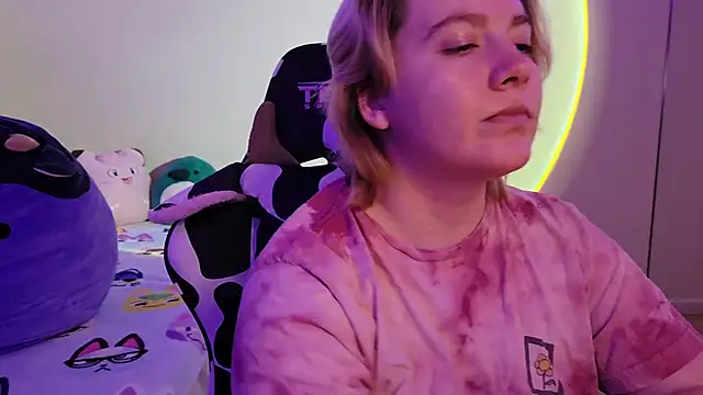 Snapshot of InternetFairy_XO chatting on January 2025 05:32:02 AM InternetFairy XO online show from January 2025 05:32:02 AM