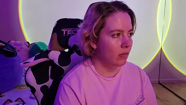 Snapshot of InternetFairy_XO chatting on January 2025 06:13:01 AM InternetFairy XO online show from January 2025 06:13:01 AM