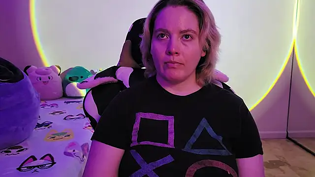 Snapshot of InternetFairy_XO chatting on February 2025 03:43:02 AM InternetFairy XO online show from February 2025 03:43:02 AM