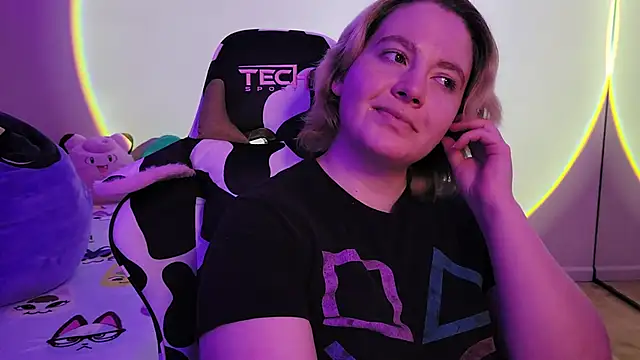 Snapshot of InternetFairy_XO chatting on February 2025 06:48:01 AM InternetFairy XO online show from February 2025 06:48:01 AM