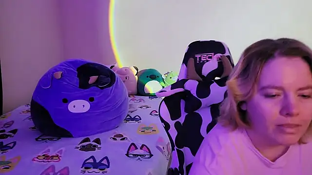 Snapshot of InternetFairy_XO chatting on February 2025 07:12:01 AM InternetFairy XO online show from February 2025 07:12:01 AM