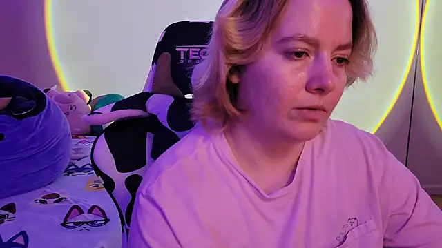 Snapshot of InternetFairy_XO chatting on February 2025 10:15:02 AM InternetFairy XO online show from February 2025 10:15:02 AM