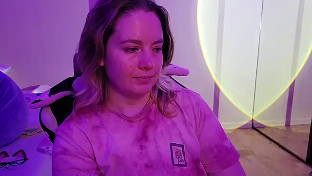 Snapshot of InternetFairy_XO chatting on October 2025 01:37:02 AM InternetFairy XO online show from October 2025 01:37:02 AM