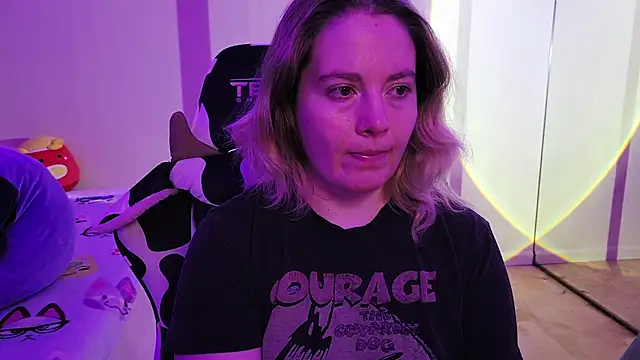 Snapshot of InternetFairy_XO chatting on October 2025 01:39:02 AM InternetFairy XO online show from October 2025 01:39:02 AM