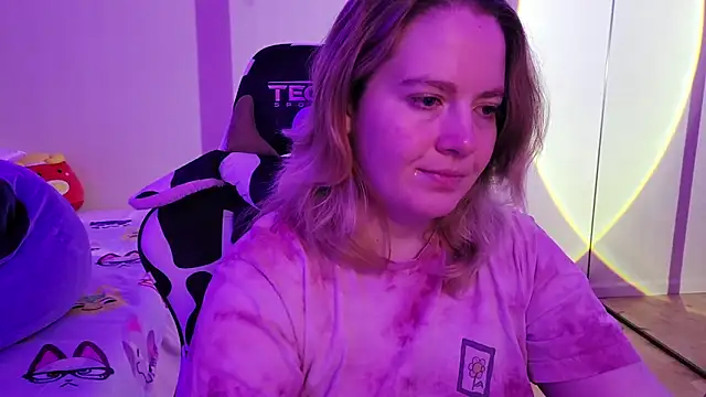 Snapshot of InternetFairy_XO chatting on October 2025 03:40:02 AM InternetFairy XO online show from October 2025 03:40:02 AM