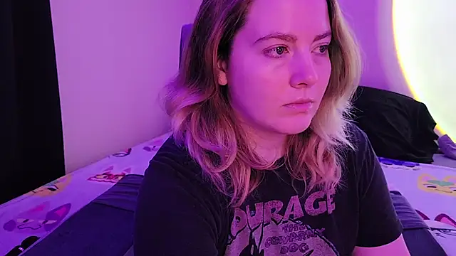 Snapshot of InternetFairy_XO chatting on November 2025 04:27:01 AM InternetFairy XO online show from November 2025 04:27:01 AM