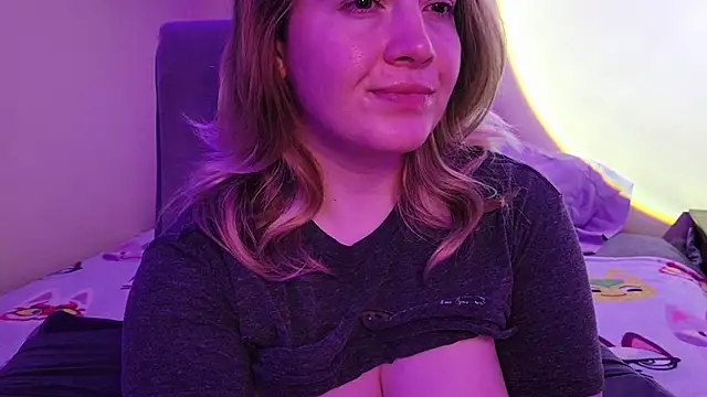 Snapshot of InternetFairy_XO chatting on January 2026 03:33:01 AM InternetFairy XO online show from January 2026 03:33:01 AM